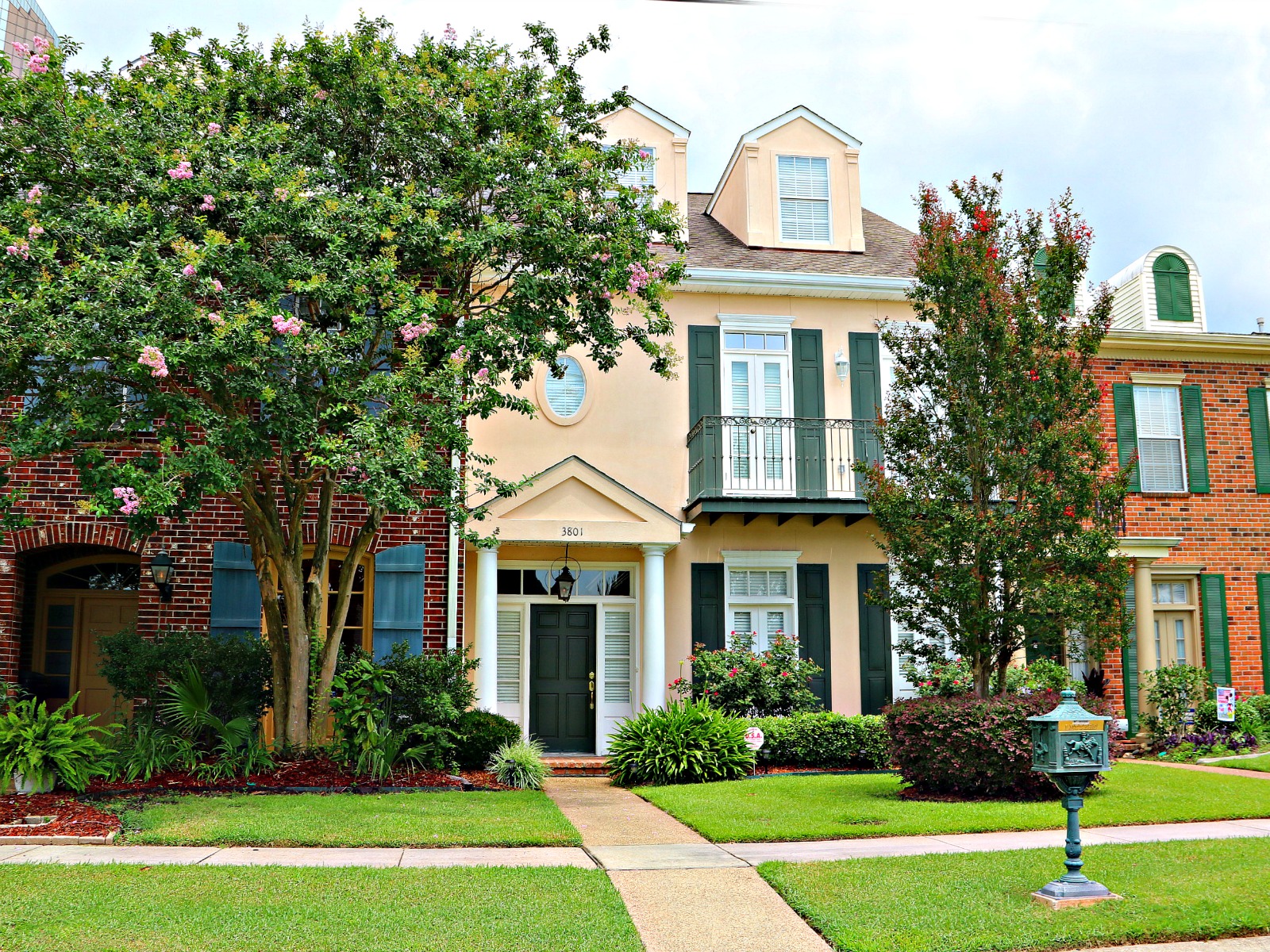 North Hullen Townhomes in Metairie,La. 70002 - Old Metairie Real Estate, Homes & Condos